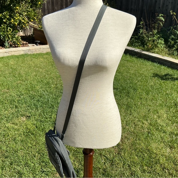 Baggallini Crossbody Purse Bag RFID Journey Sand Small Dark Gray Silver Travel - Picture 2 of 15